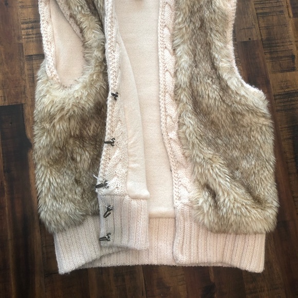 Vest - Picture 2 of 4